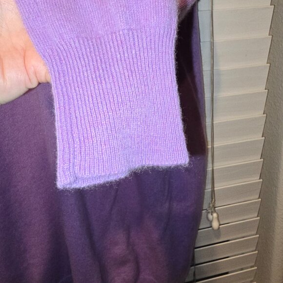✨ Jones New York 100% Cashmere V-Neck Sweater – Lavender – Size L ✨ - Picture 4 of 5